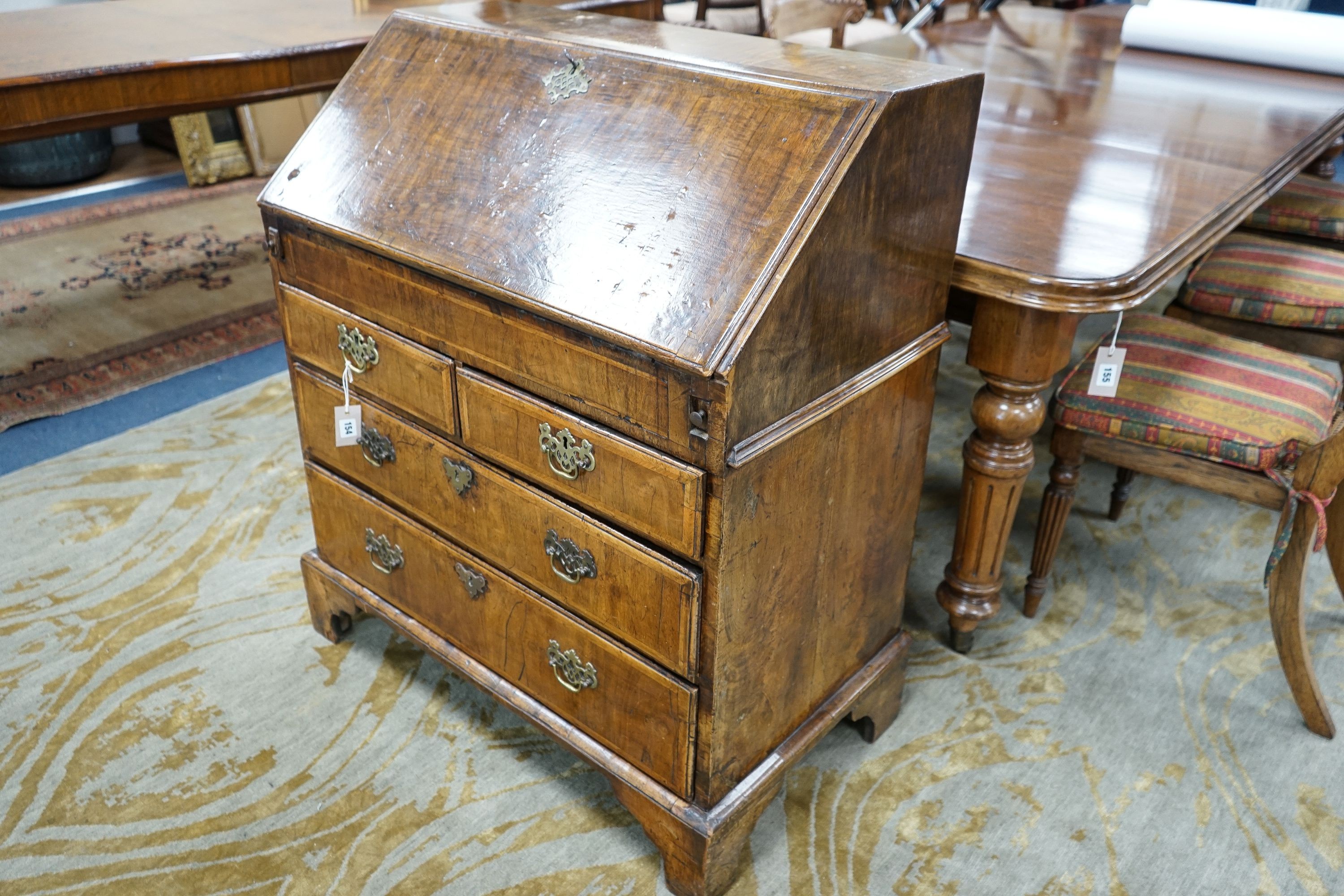 A George I feather banded walnut bureau with well interior, width 83cm, depth 48cm, height 98cm